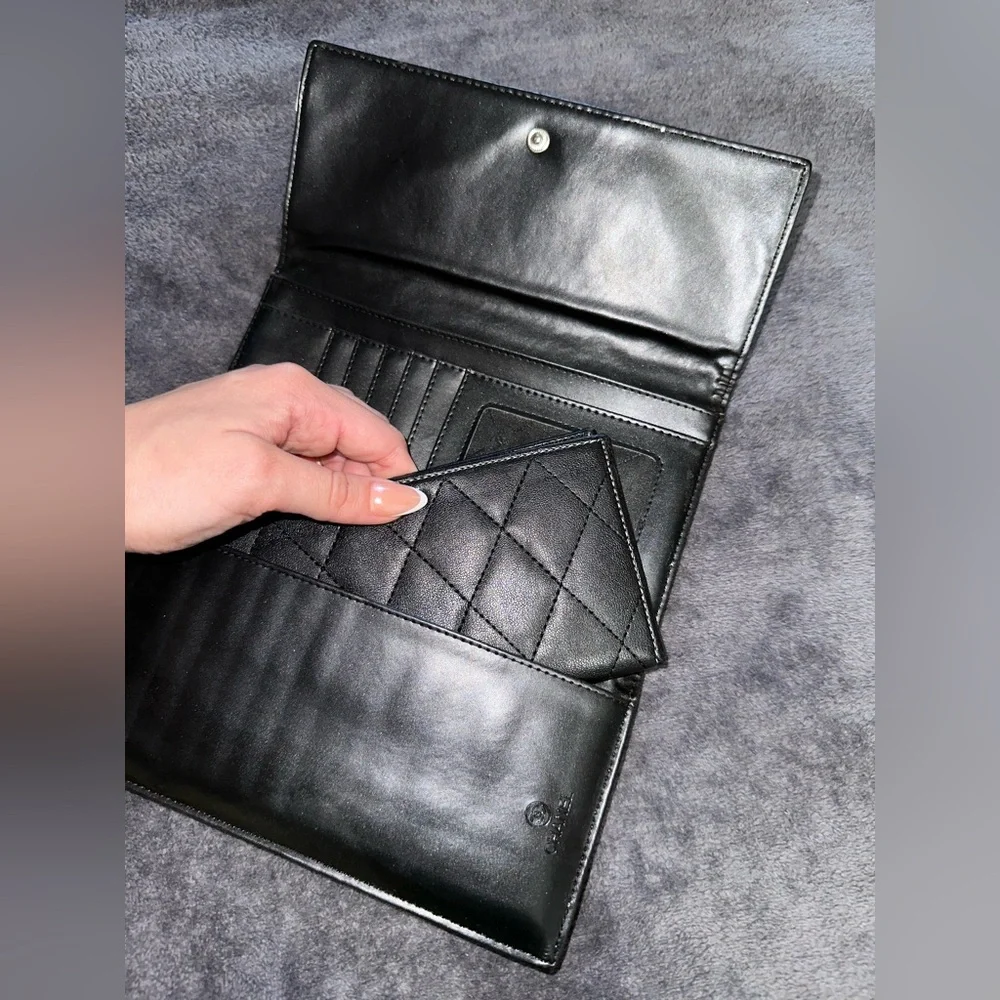 Chanel Vintage Black and White Quilted Wallet Luxurious Design - Picture 15 of 16